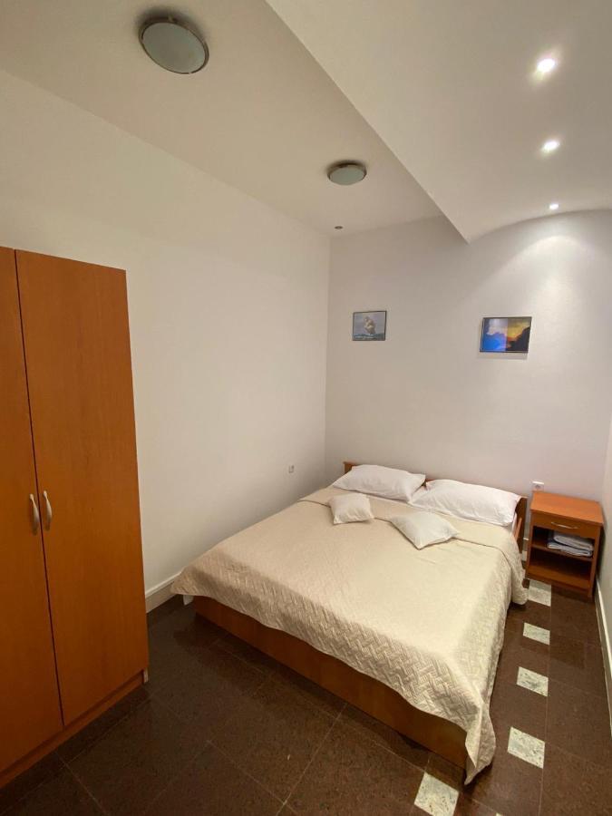Blue Wave Apartments Turanj Exterior foto